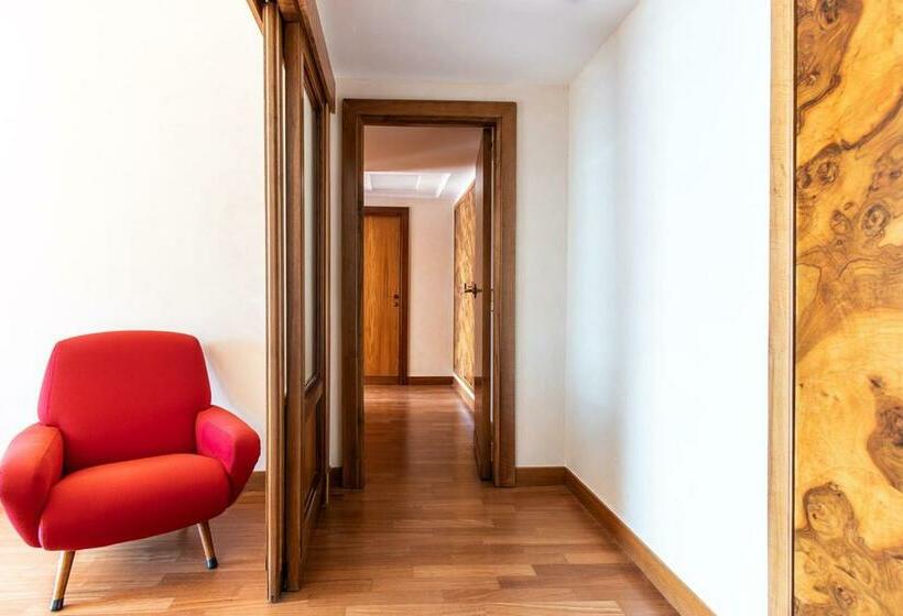 سوییت جونیور با چشم‌انداز دریا, Royal Continental