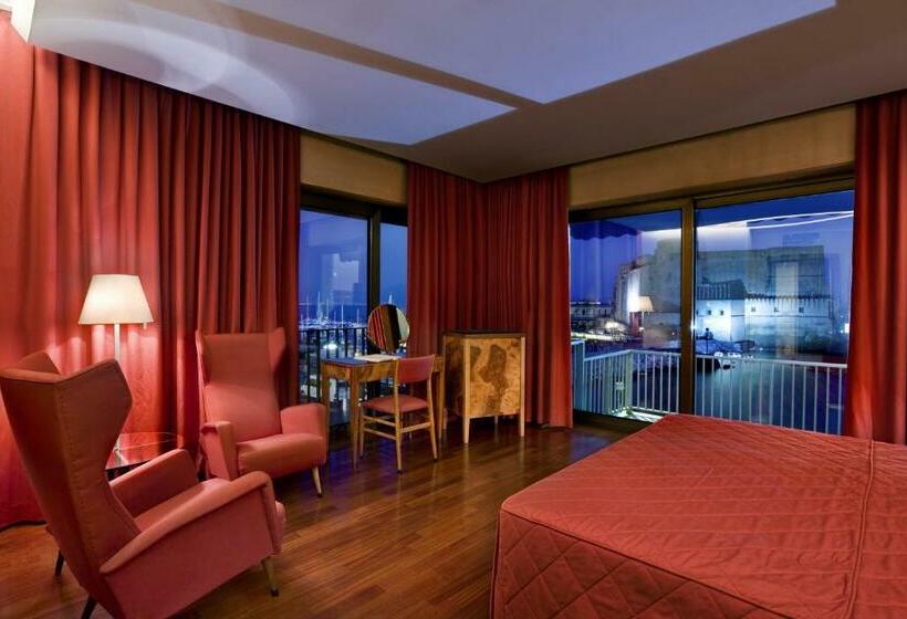 سوییت جونیور با چشم‌انداز دریا, Royal Continental