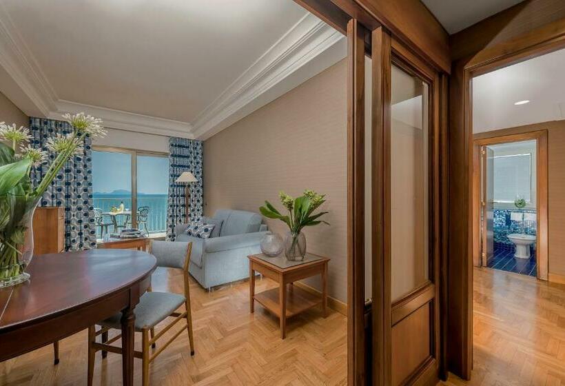 سوییت جونیور با چشم‌انداز دریا, Royal Continental