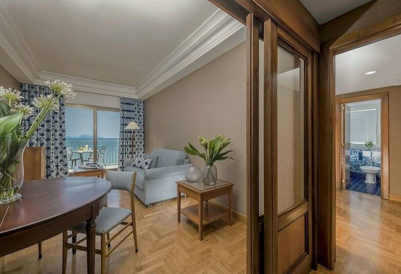 سوییت جونیور با چشم‌انداز دریا, Royal Continental