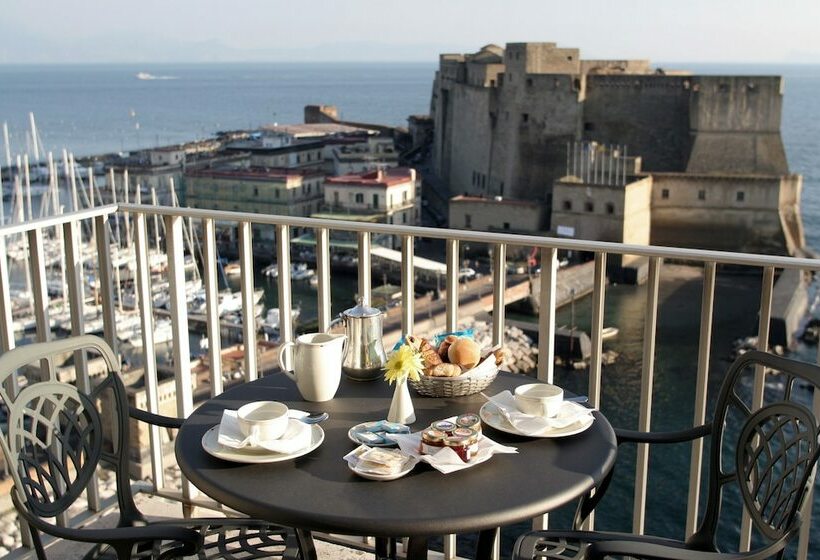 سوییت جونیور با چشم‌انداز دریا, Royal Continental