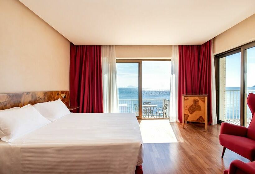 سوییت جونیور با چشم‌انداز دریا, Royal Continental