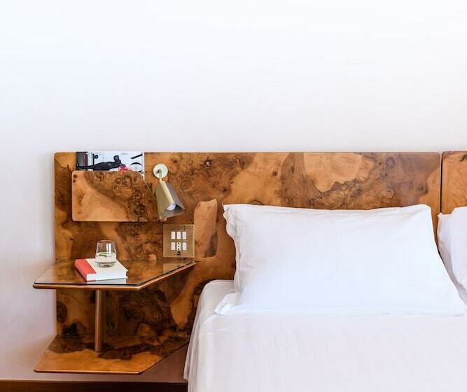 سوییت جونیور با چشم‌انداز دریا, Royal Continental