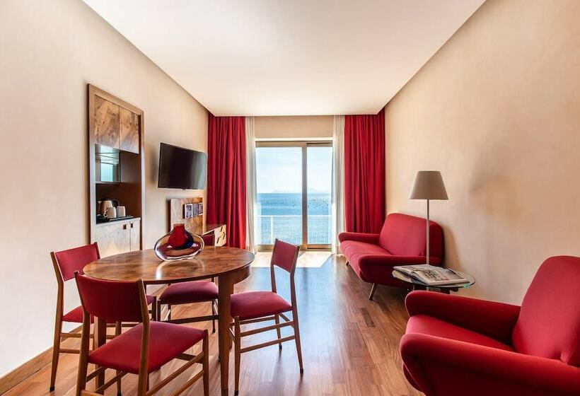 سوییت جونیور با چشم‌انداز دریا, Royal Continental