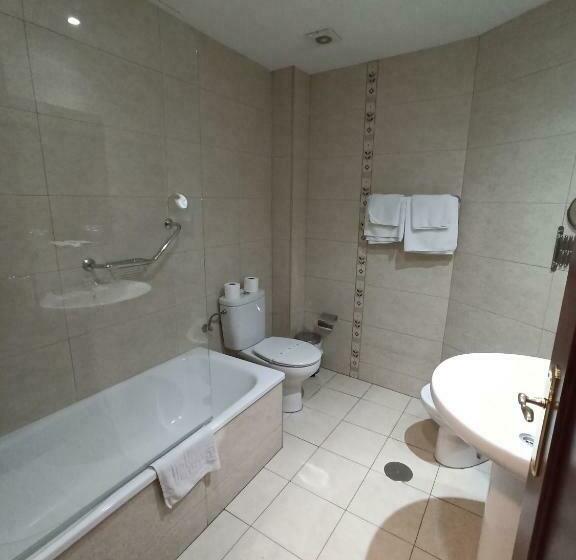 غرفة عائلية, Aguila Real