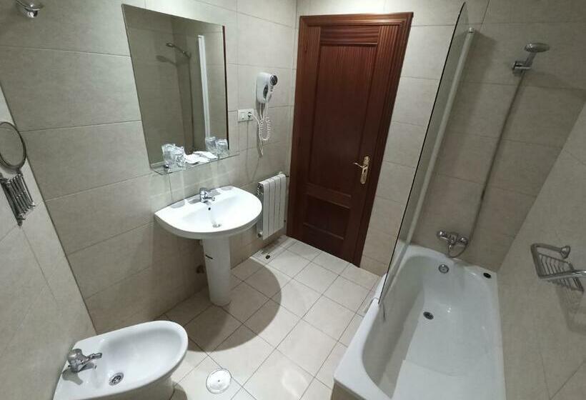 غرفة عائلية, Aguila Real