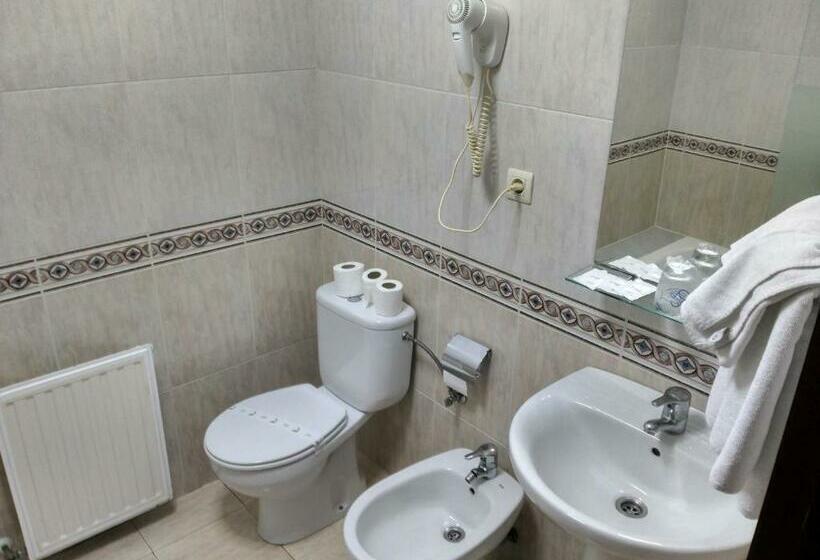 غرفة قياسية, Aguila Real