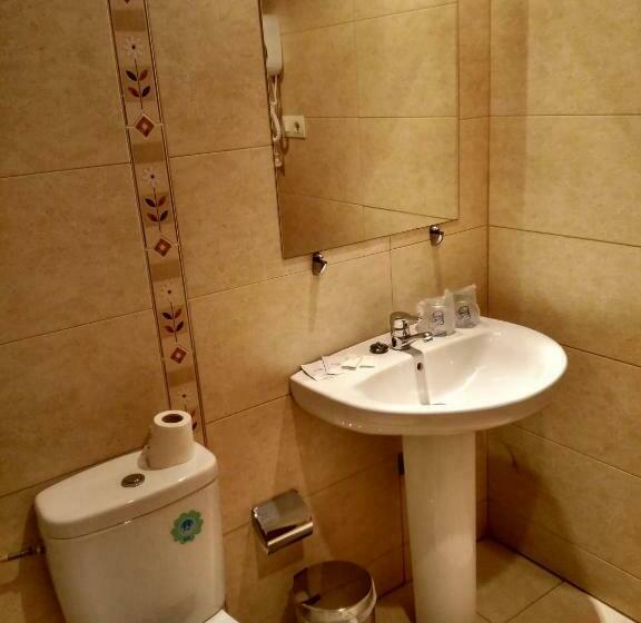 غرفة قياسية, Aguila Real