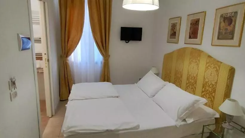 اتاق اکونومی, Villa Casanova