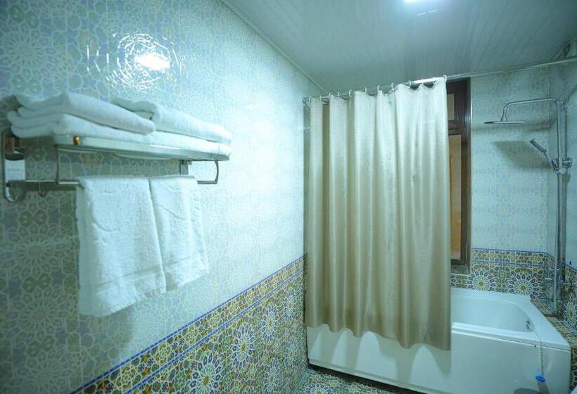 סוויטה משפחתית, Dendi Plaza