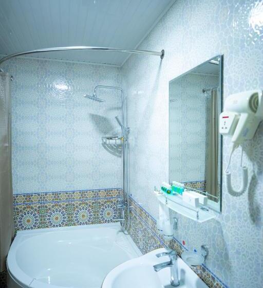 סוויטה משפחתית, Dendi Plaza