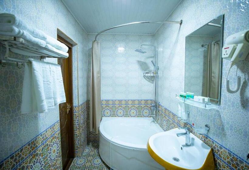 סוויטה משפחתית, Dendi Plaza