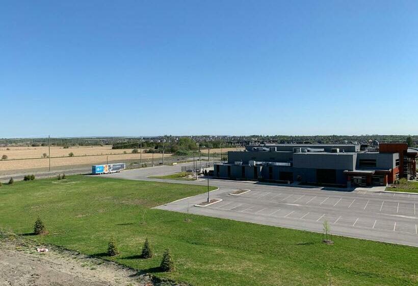 キングサイズベッドのデラックスルーム, Wingate By Wyndham Kanata West Ottawa