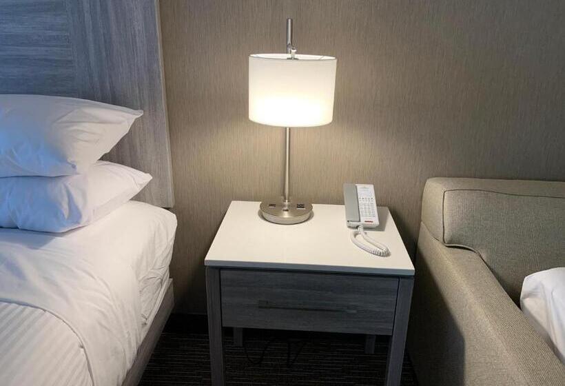 キングサイズベッドのデラックスルーム, Wingate By Wyndham Kanata West Ottawa