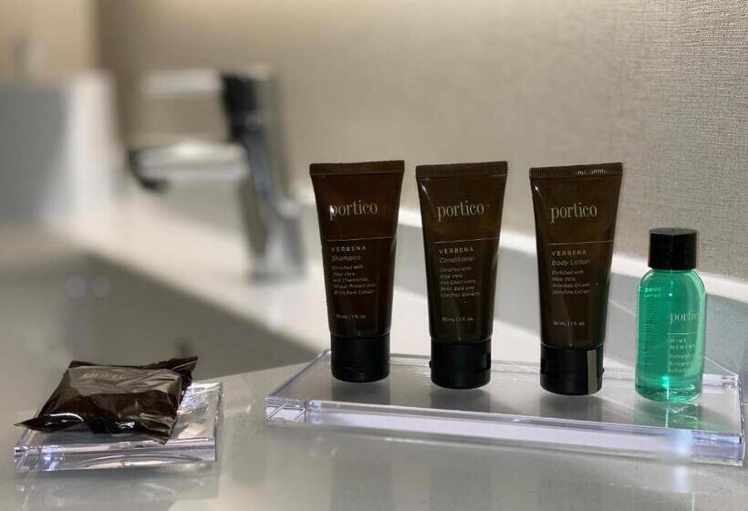 キングサイズベッドのスタンダードルーム, Wingate By Wyndham Kanata West Ottawa