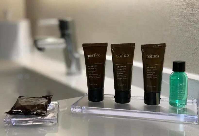 キングサイズベッドのスタンダードルーム, Wingate By Wyndham Kanata West Ottawa