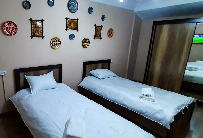 ４ベッドルームハウス, Guest House Chehra