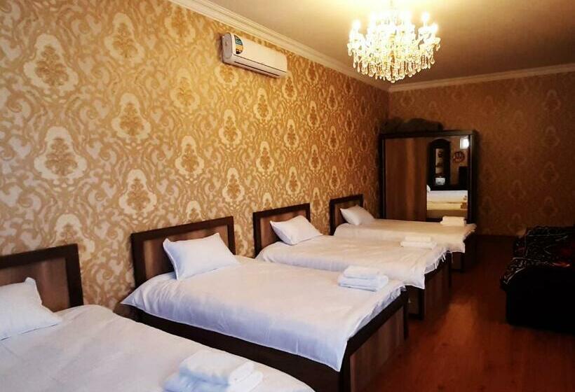 ４ベッドルームハウス, Guest House Chehra