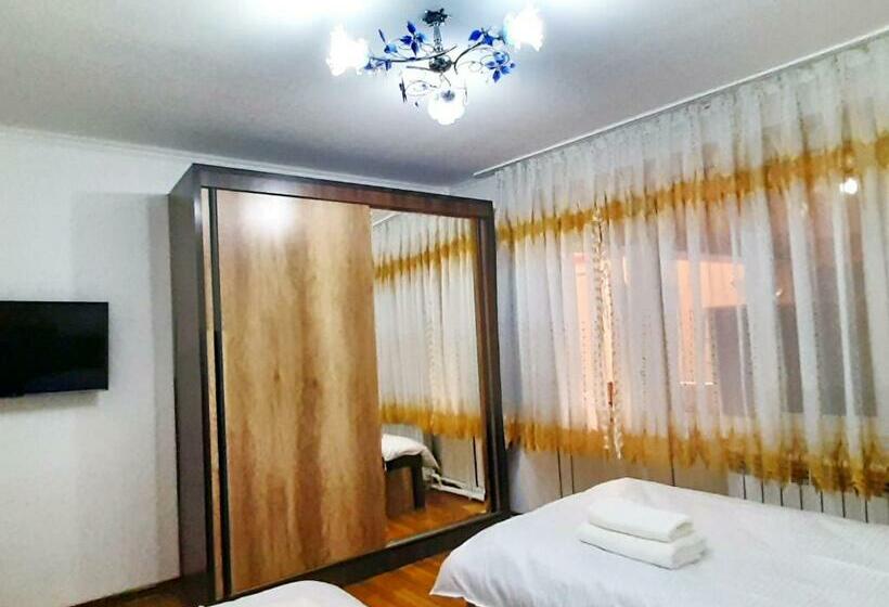 ４ベッドルームハウス, Guest House Chehra