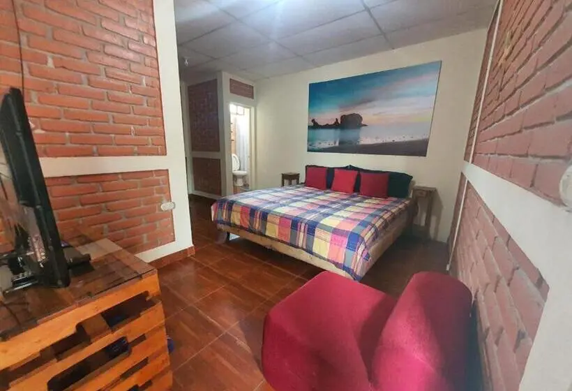 اتاق لوکس با تخت بزرگ, Hostal Las Veraneras Ataco