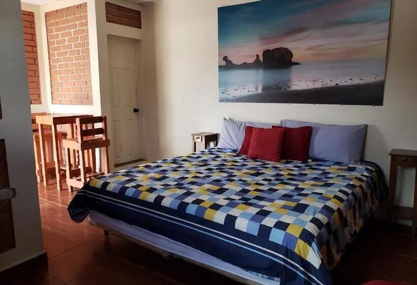 اتاق لوکس با تخت بزرگ, Hostal Las Veraneras Ataco