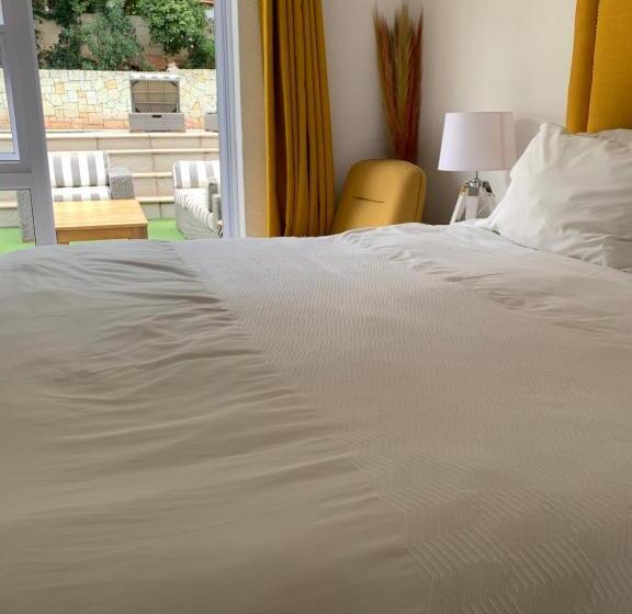 套房带泳池景, Ouklip Place Hotels