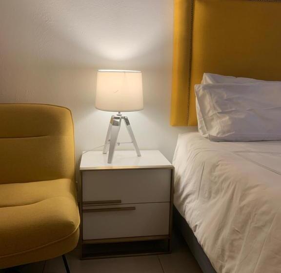 套房带泳池景, Ouklip Place Hotels