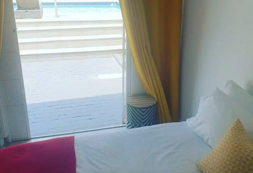 クイーンサイズベッドのスタンダードルーム, Ouklip Place Hotels