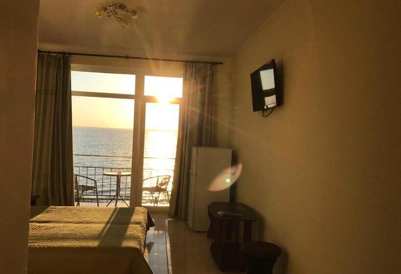 اتاق استاندارد سه تخته با بالکن, гостиница «флинт»