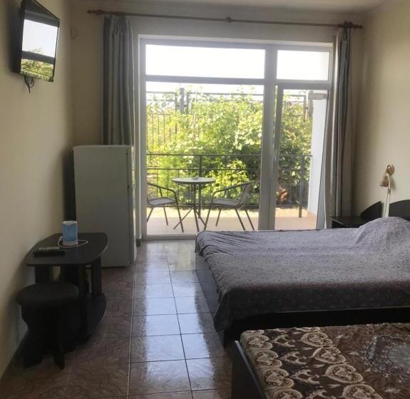 اتاق استاندارد سه تخته با بالکن, гостиница «флинт»