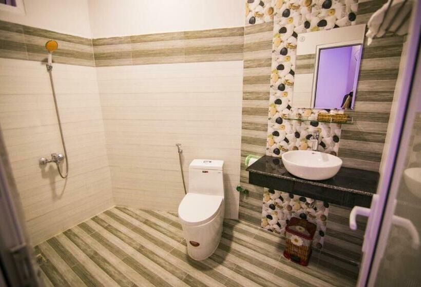 اتاق لوکس, Sunny