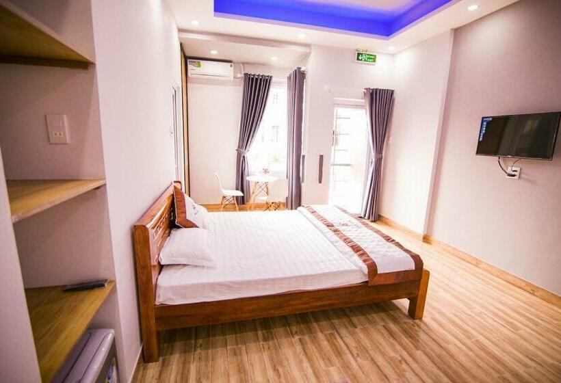 اتاق لوکس, Sunny