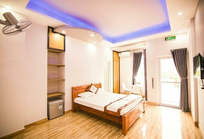 اتاق لوکس, Sunny