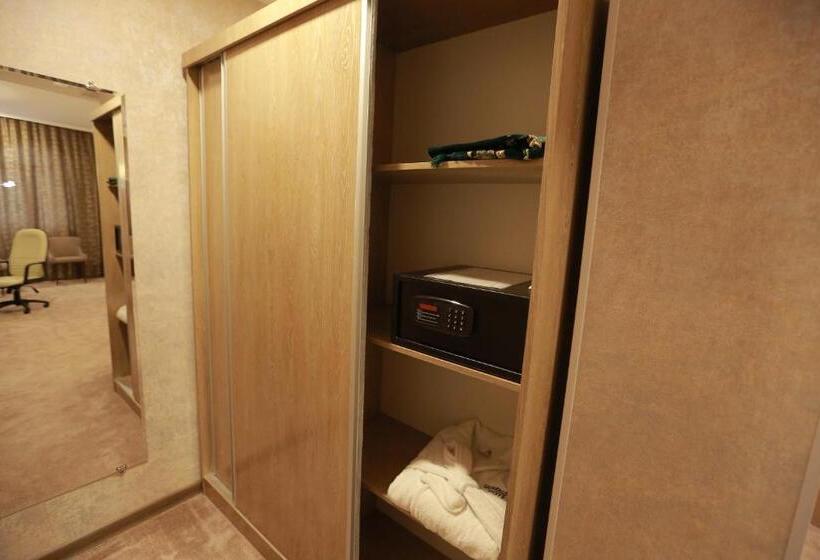 풀장 전망 디럭스 룸, Uzbekistan