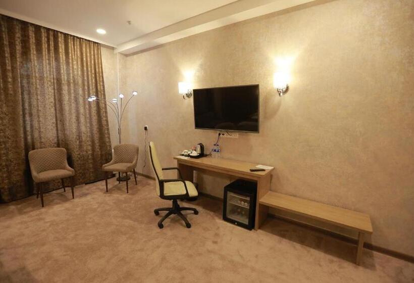 풀장 전망 디럭스 룸, Uzbekistan