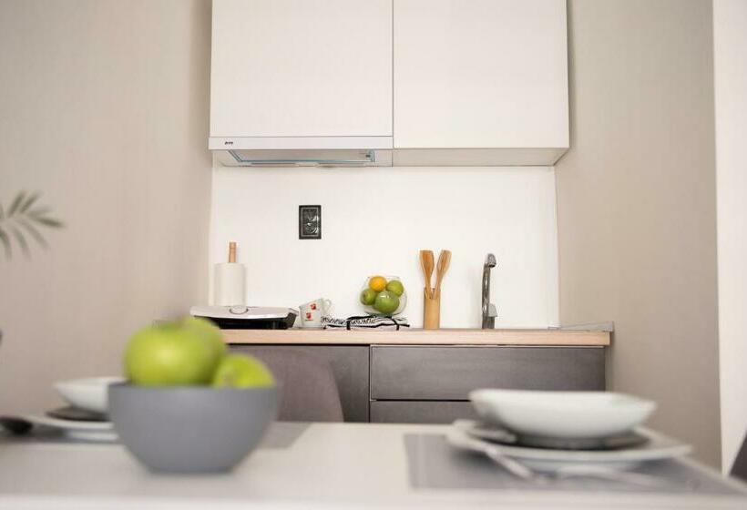 اتاق استاندارد, Sunrise Apartments