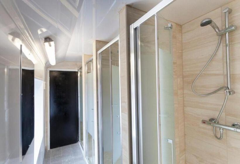 家庭房间共用浴室, Fenham Hotel Express