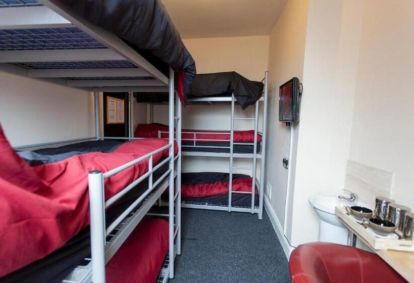 Четырехместный Номер Стандарт, Fenham Hotel Express