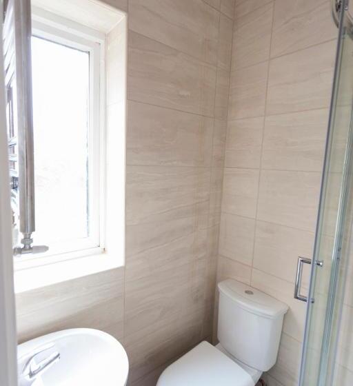 四人标准间, Fenham Hotel Express