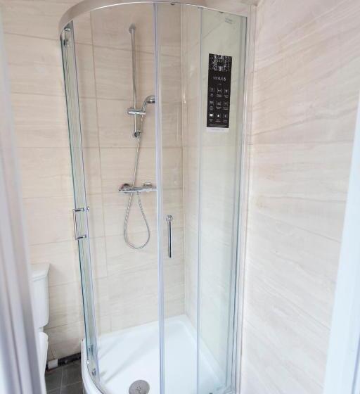 四人标准间, Fenham Hotel Express