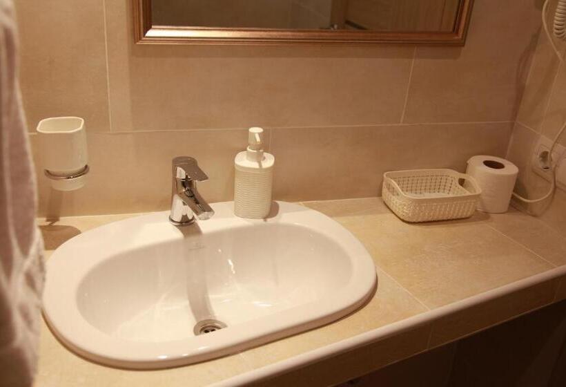 סוויטה משפחתית, Wine & Rose Boutique