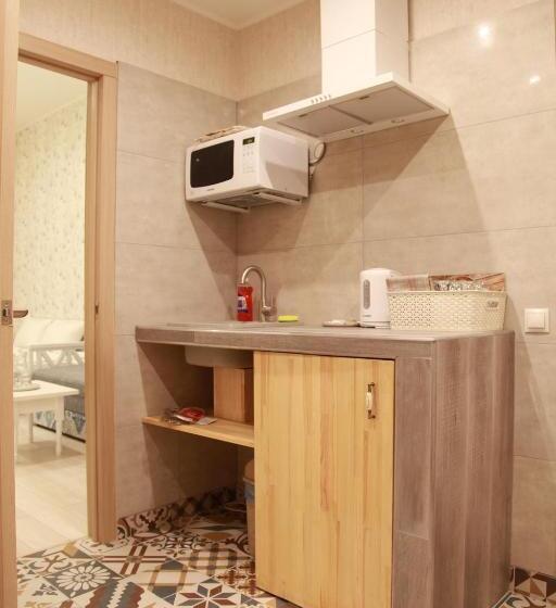 מיטת קינג בסוויטה, Wine & Rose Boutique