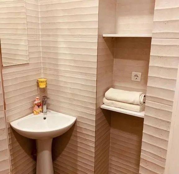 اتاق سوپریور با تخت بزرگ, Wine & Rose Boutique