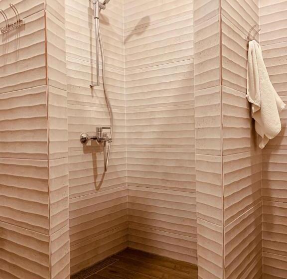 חדר סופריור עם מיטת קינג, Wine & Rose Boutique