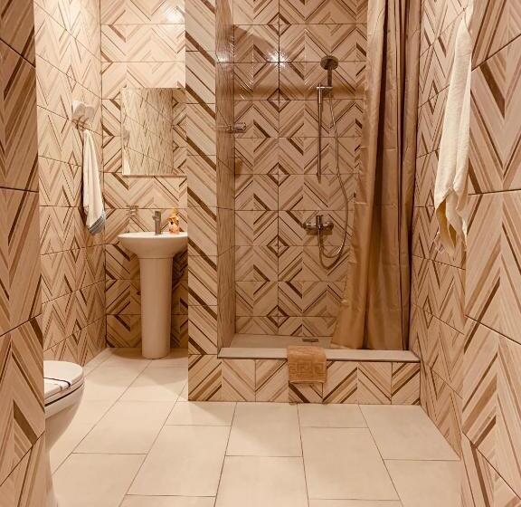 חדר סטנדרט לארבעה, Wine & Rose Boutique