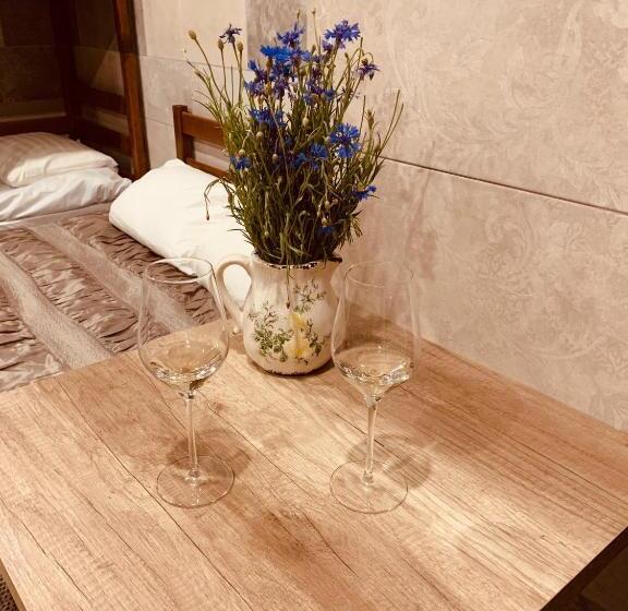 חדר סטנדרט לארבעה, Wine & Rose Boutique