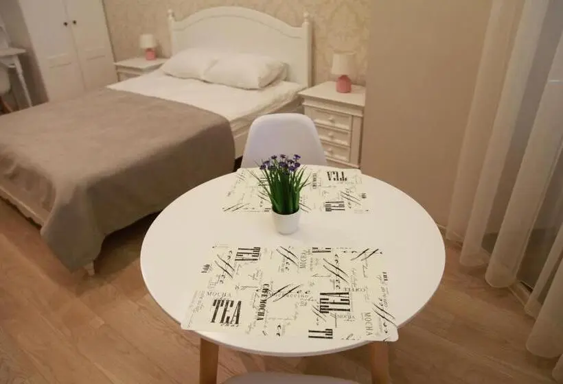 اتاق لوکس با بالکن, Wine & Rose Boutique