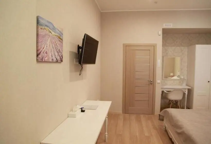اتاق لوکس با بالکن, Wine & Rose Boutique