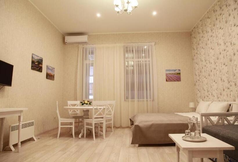 מיטת קינג בסוויטה, Wine & Rose Boutique