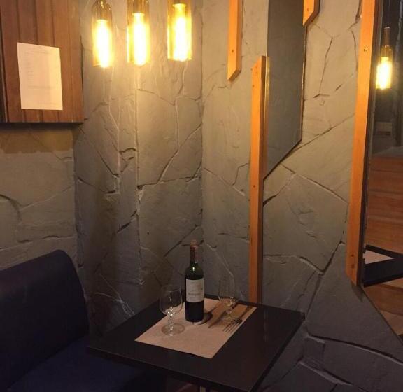 חדר קומפורט לשלושה, Wine & Rose Boutique